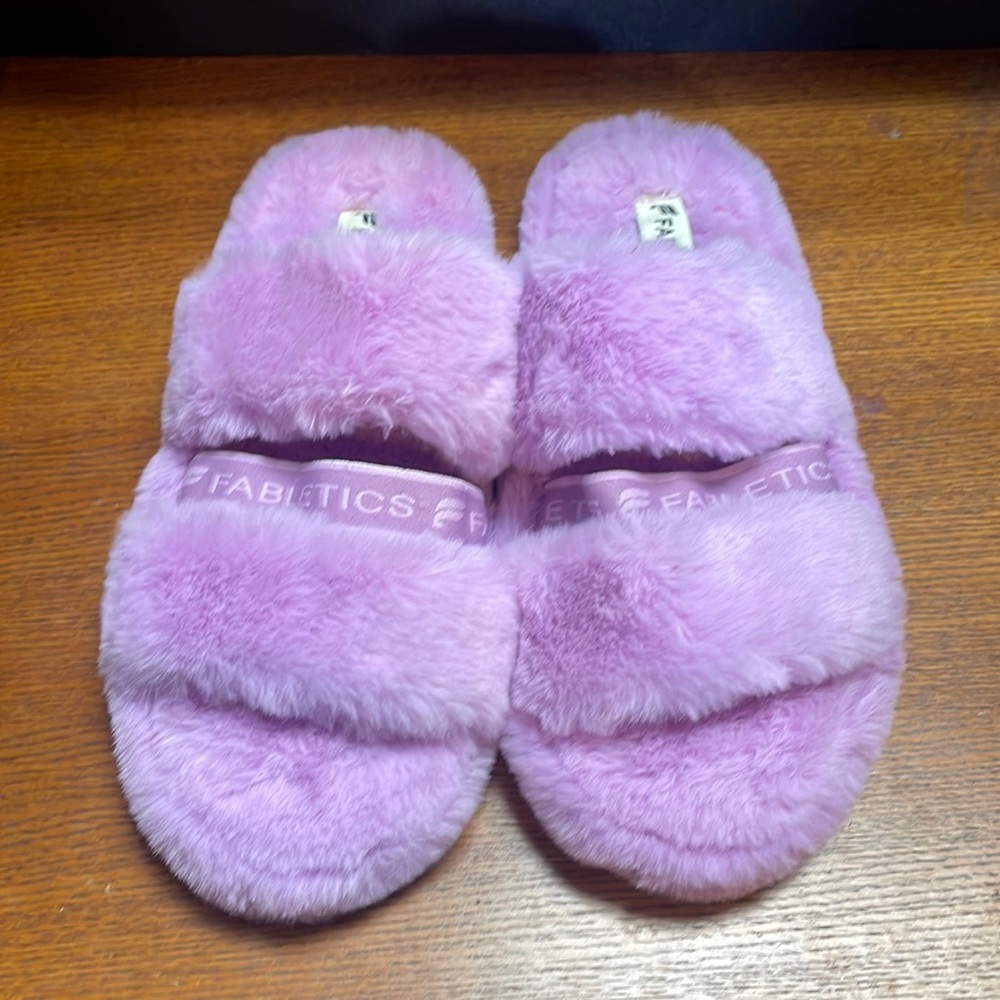 Fabletics Snug Strap Slippers. Women’s size 9. New.